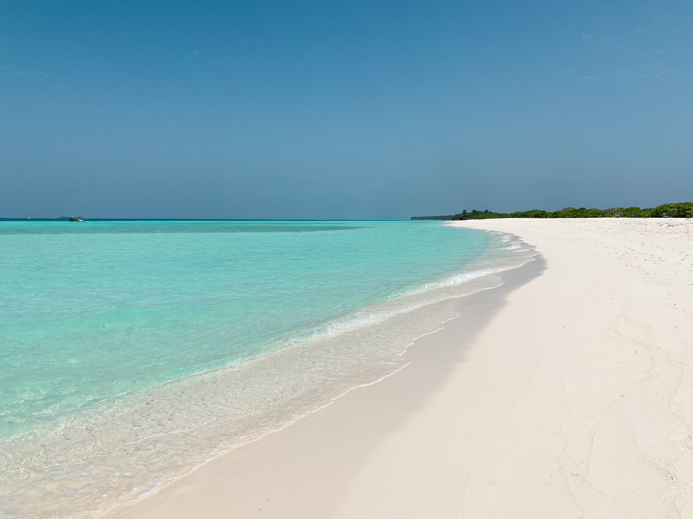 Maldives Dhigurah Beach - 10 DICAS ESSENCIAIS QUE VOCÊ PRECISA SABER SOBRE MALDIVAS BARATA
